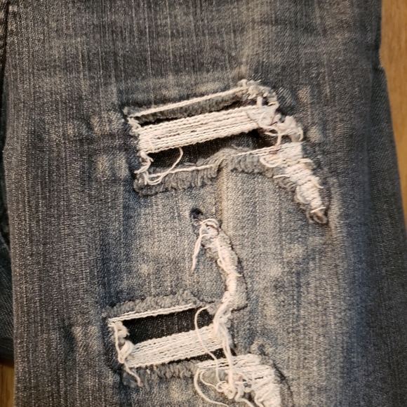 Cute skinny jeans/jeggings, distressed, holes, 3 button closure. Great Shape. - Picture 3 of 9